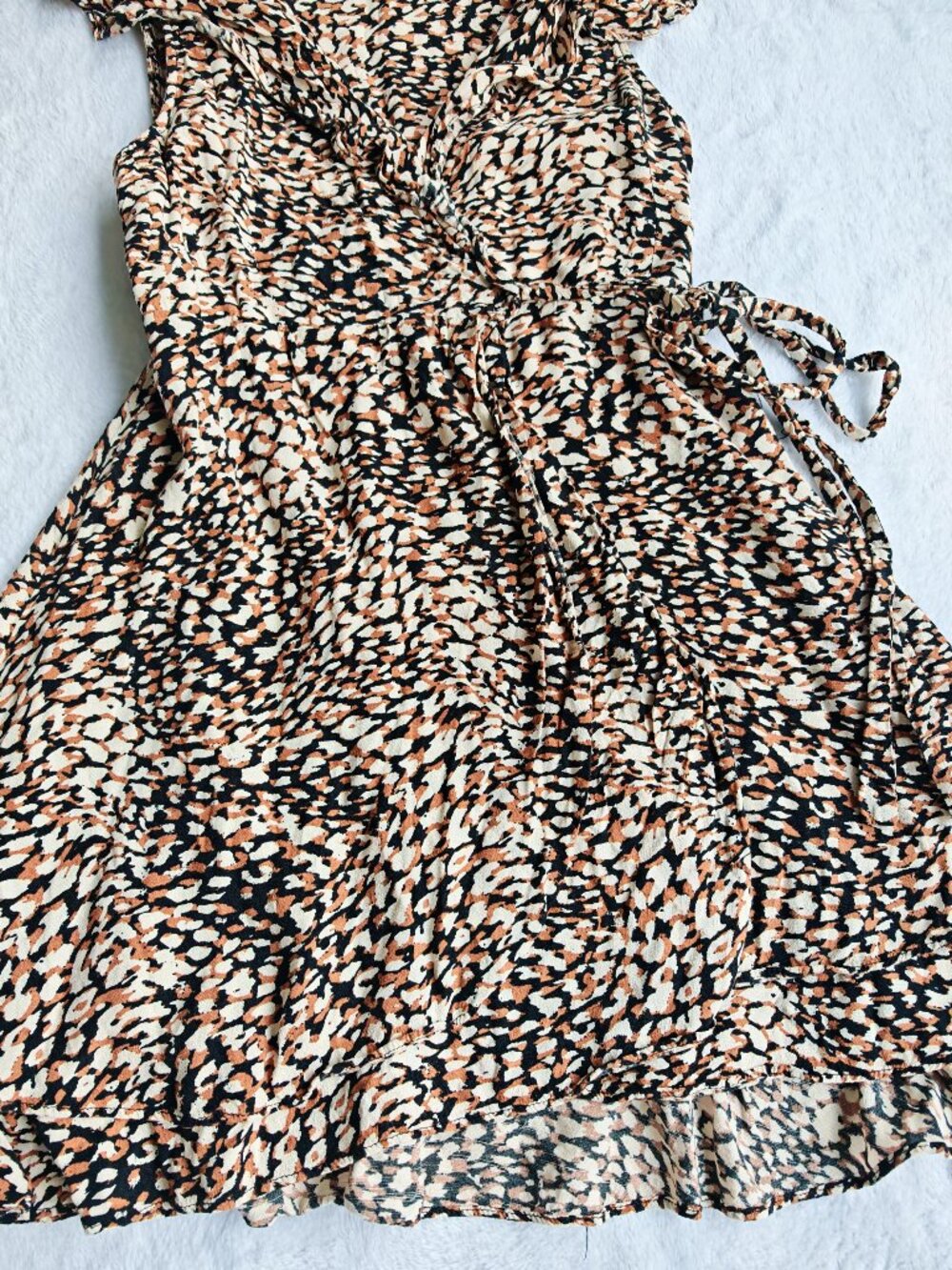 Free People Leopard Print Wrap Mini Dress XS Boho Ruffle Tie Waist Flutter Sleev - Picture 4 of 12